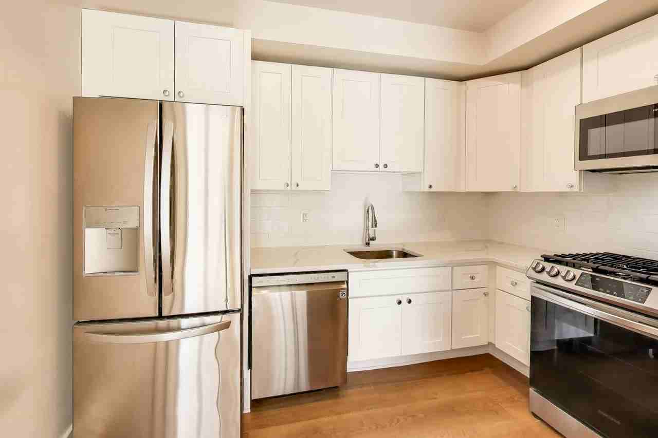 1100 Bladensburg Rd NE - Photo 7 of 43