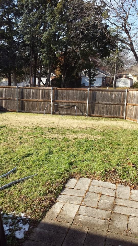 1043 Meadow Run Dr - Photo 2 of 7