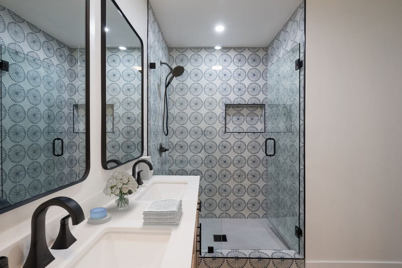 6702 Saranac St - Photo 5 of 31