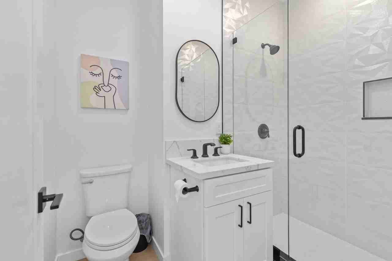 6704 Saranac St - Photo 6 of 34