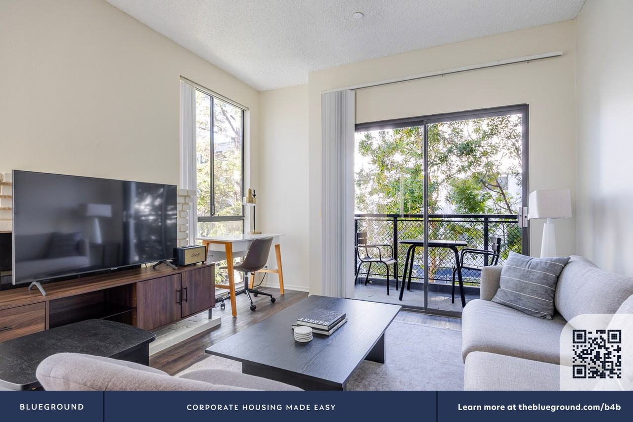 747 Gayley Avenue - Photo 6 of 25