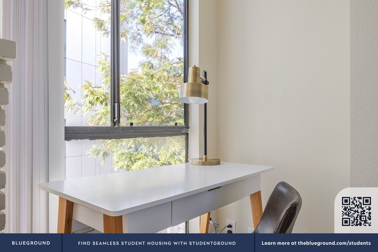 747 Gayley Avenue - Photo 7 of 25