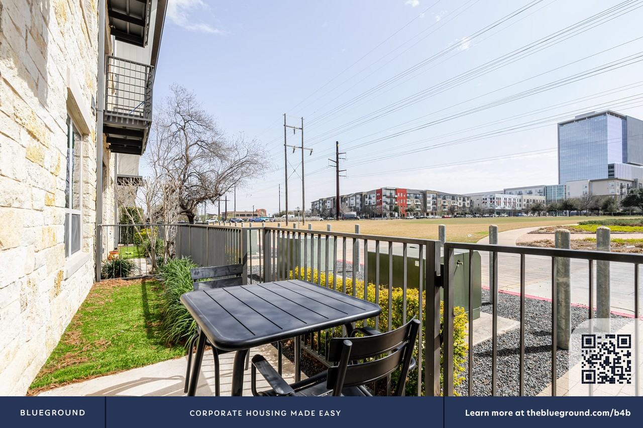 3001 Esperanza Crossing - Photo 6 of 60