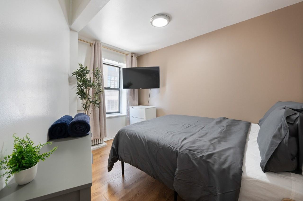 338 9th Ave #1323922P - Photo 5 of 16