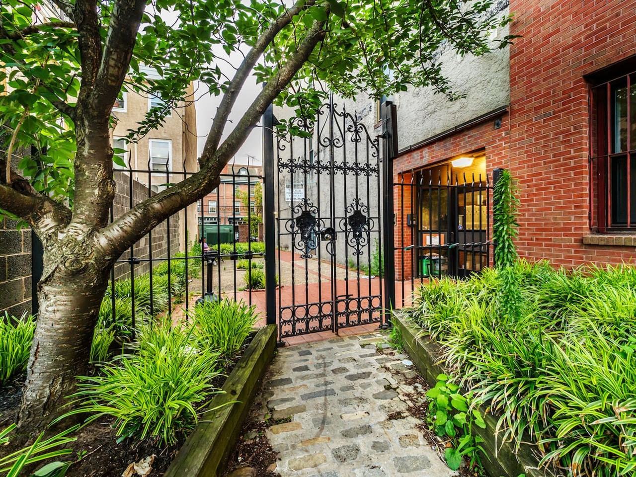 219 Vine St #1289450P - Photo 5 of 24