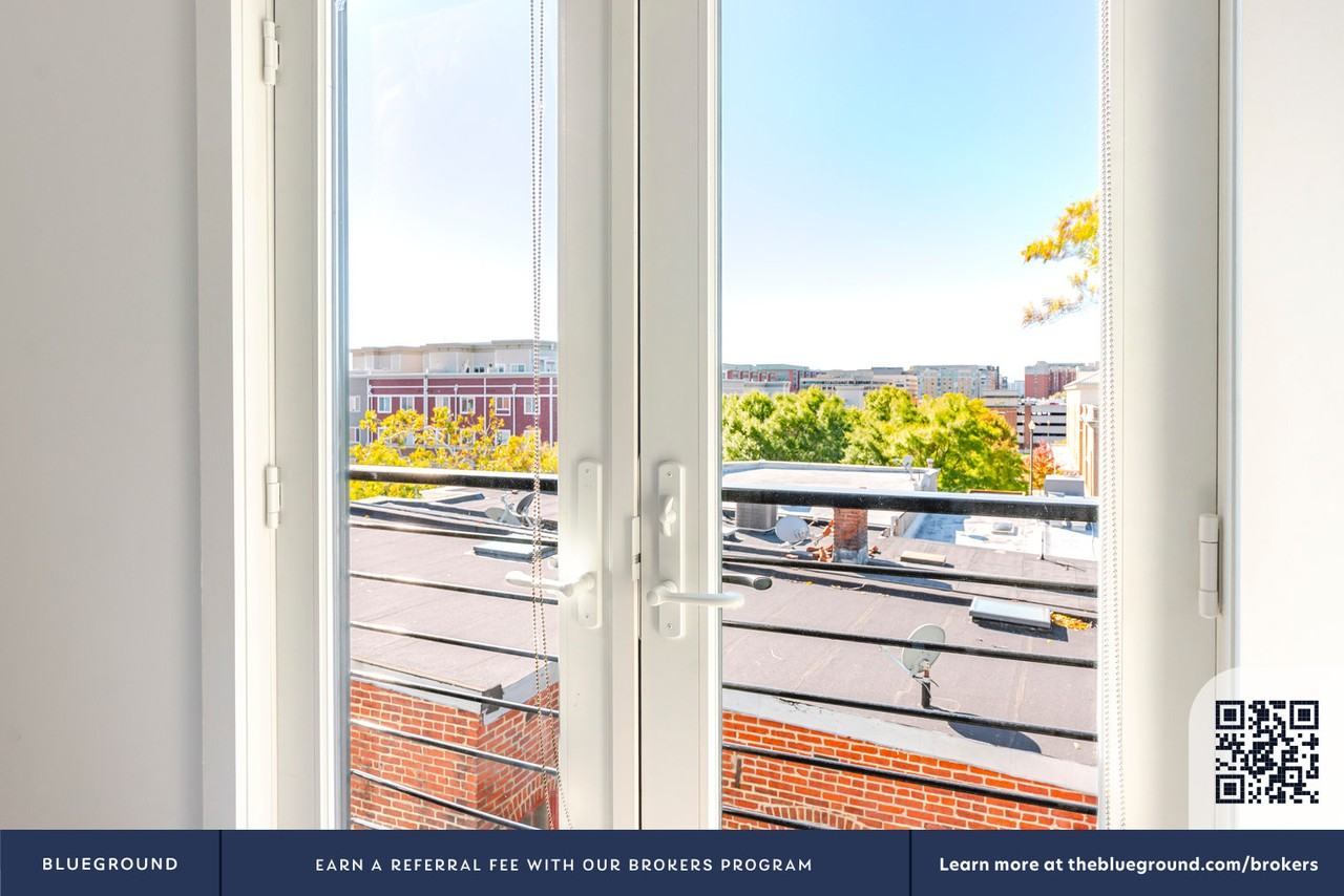 716 L St Se #1203 - Photo 5 of 24