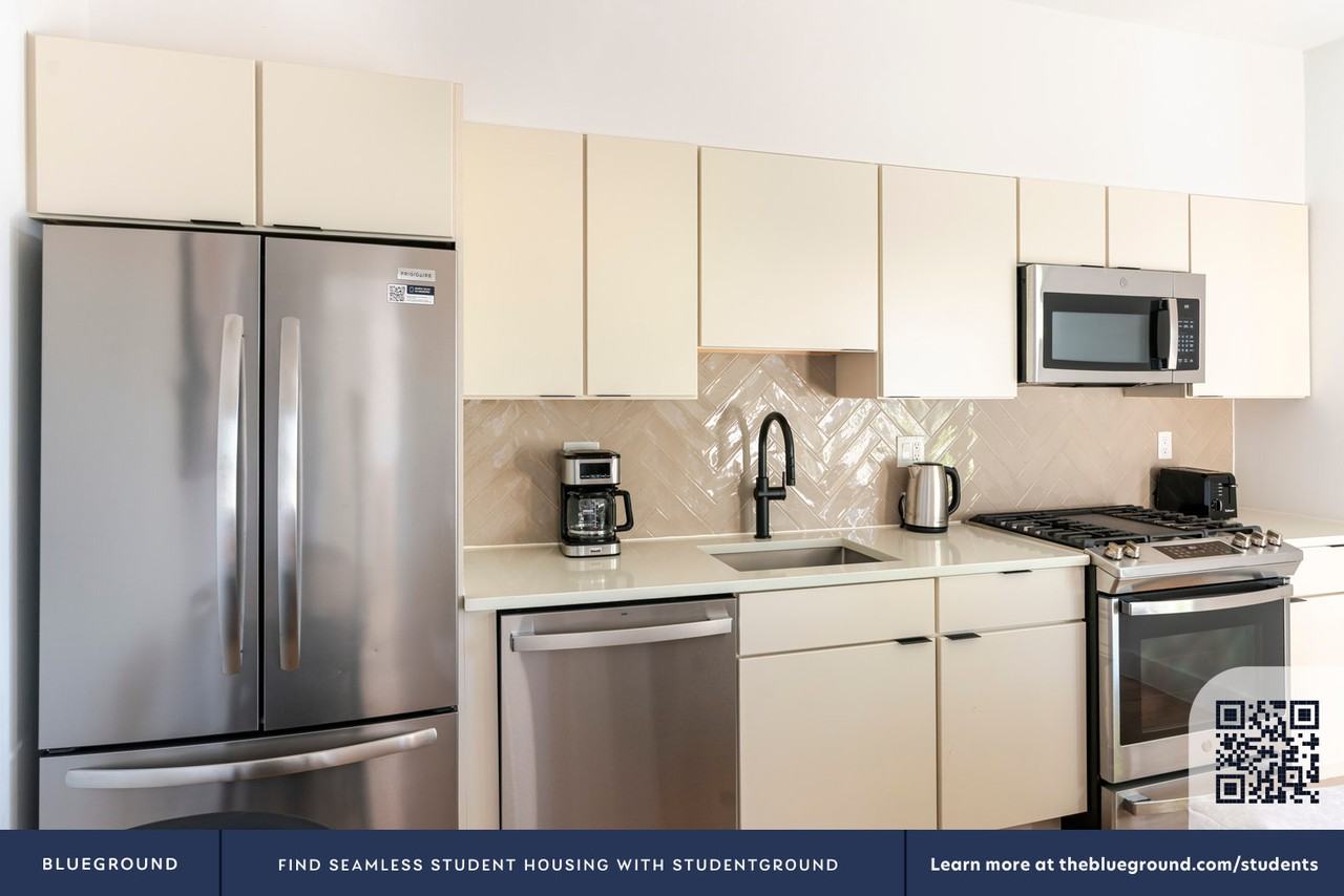 716 L St Se #1203 - Photo 7 of 24