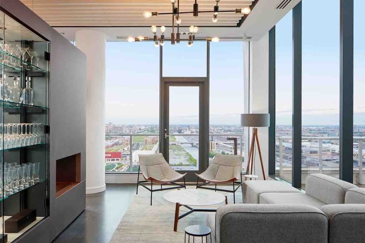 347 S Clark St #1321203P - Photo 3 of 37