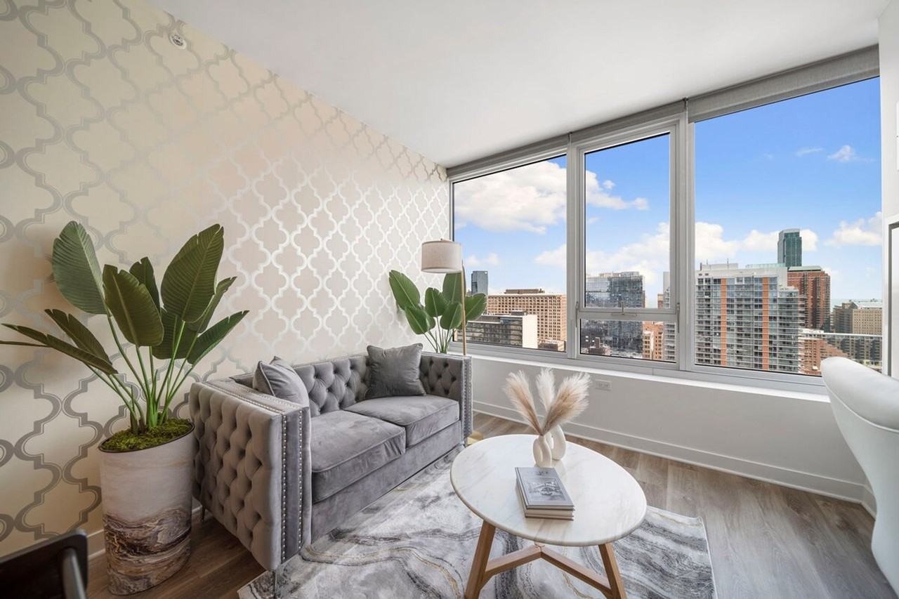 347 S Clark St #1321203P - Photo 4 of 37