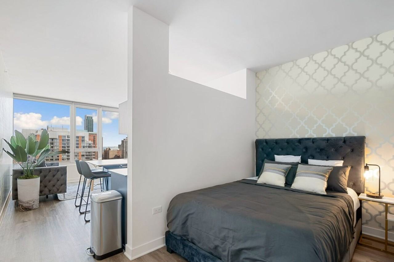 347 S Clark St #1321203P - Photo 6 of 37