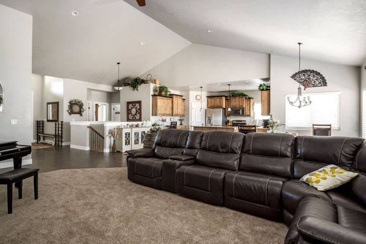 358 S Wrangler Ct #1250673P - Photo 3 of 50