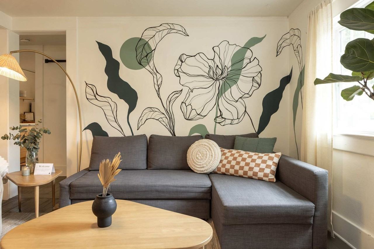 522 W Franklin St #1324058P - Photo 2 of 37