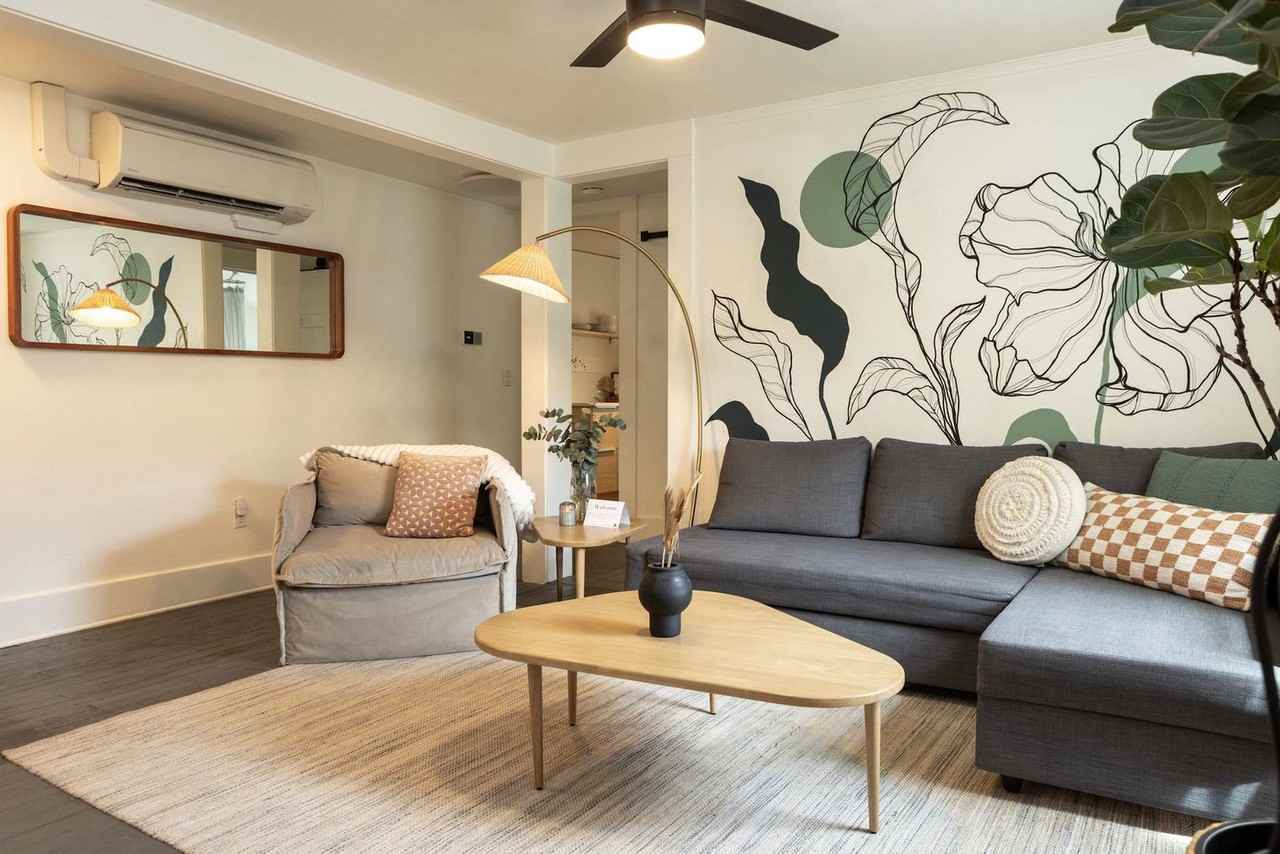 522 W Franklin St #1324058P - Photo 3 of 37