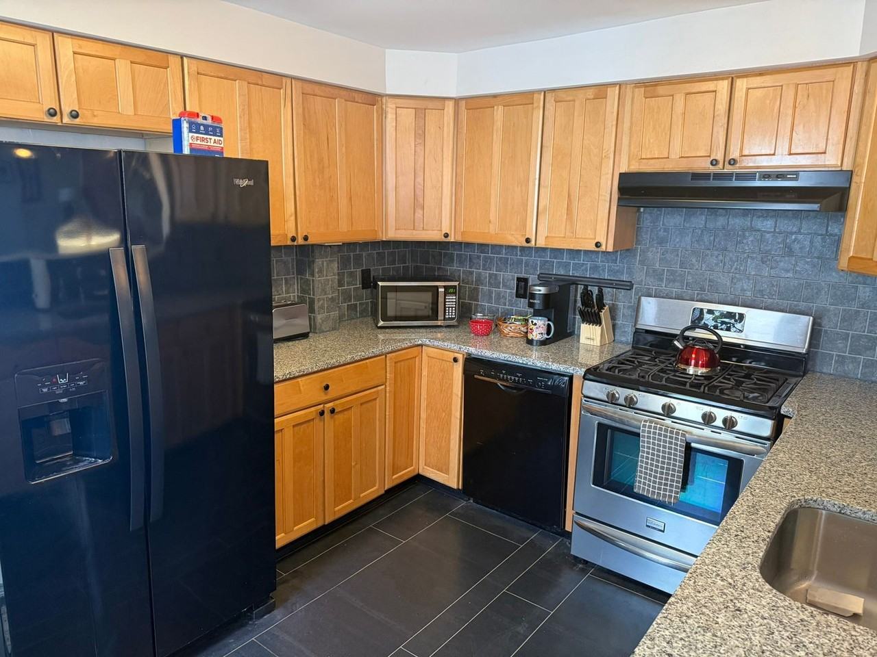 39 Thomas Ave #1322486P - Photo 3 of 32