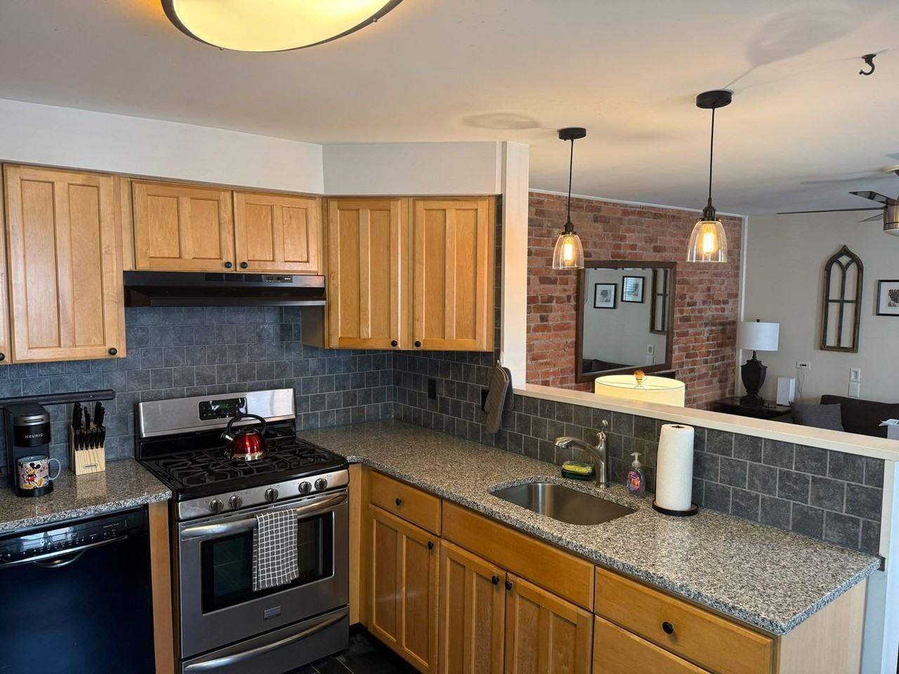 39 Thomas Ave #1322486P - Photo 4 of 32