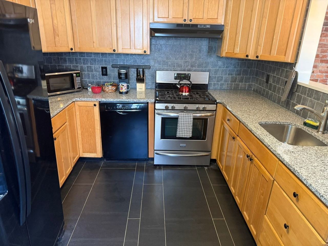 39 Thomas Ave #1322486P - Photo 5 of 32