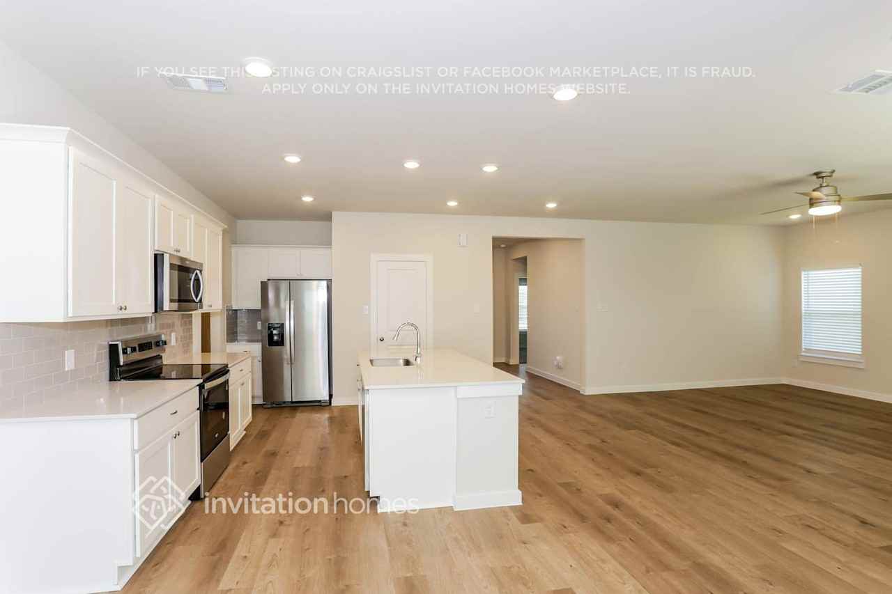 419 Amberville Dr - Photo 5 of 17