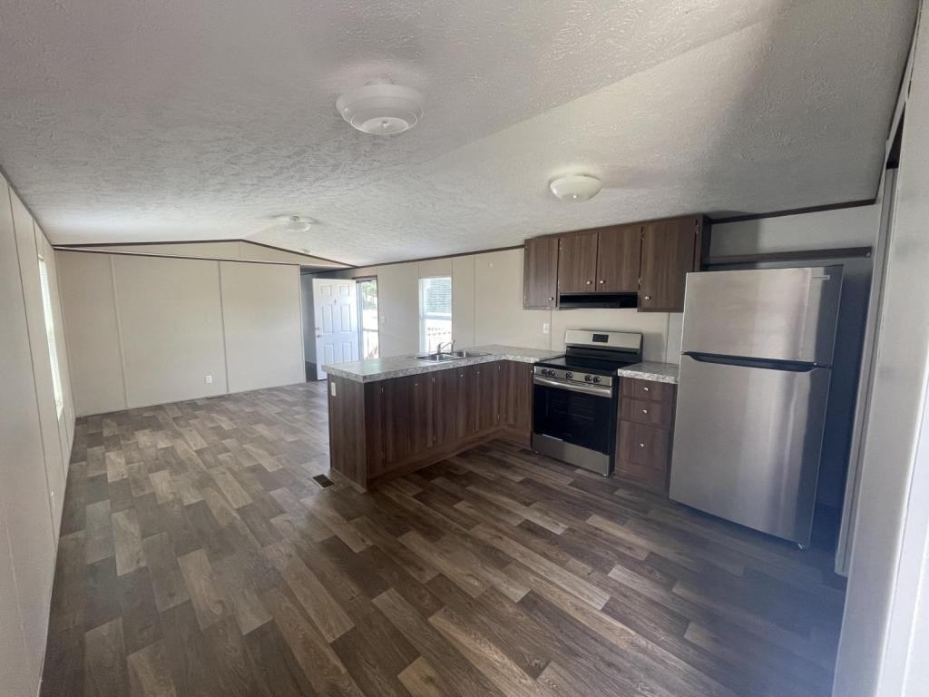 555 Crandlemire Rd - Photo 2 of 13