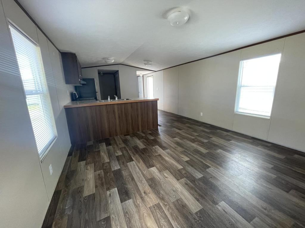 555 Crandlemire Rd - Photo 3 of 13