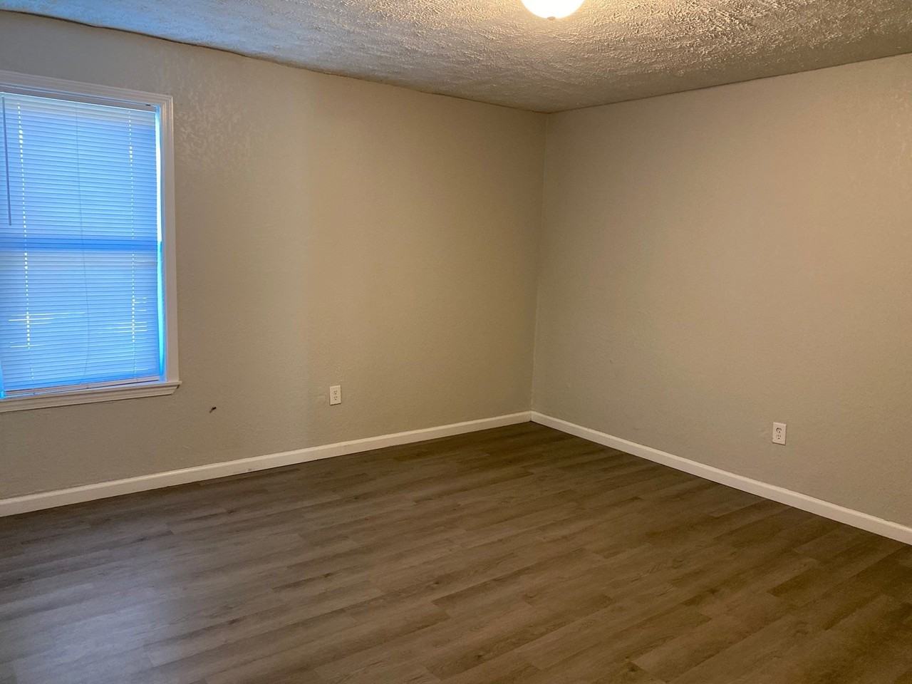 1160 Hollywood Drive #654 - Photo 5 of 6