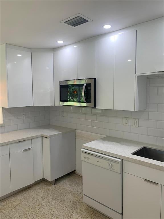 8245 Southwest 100th Street - Photo 5 of 11