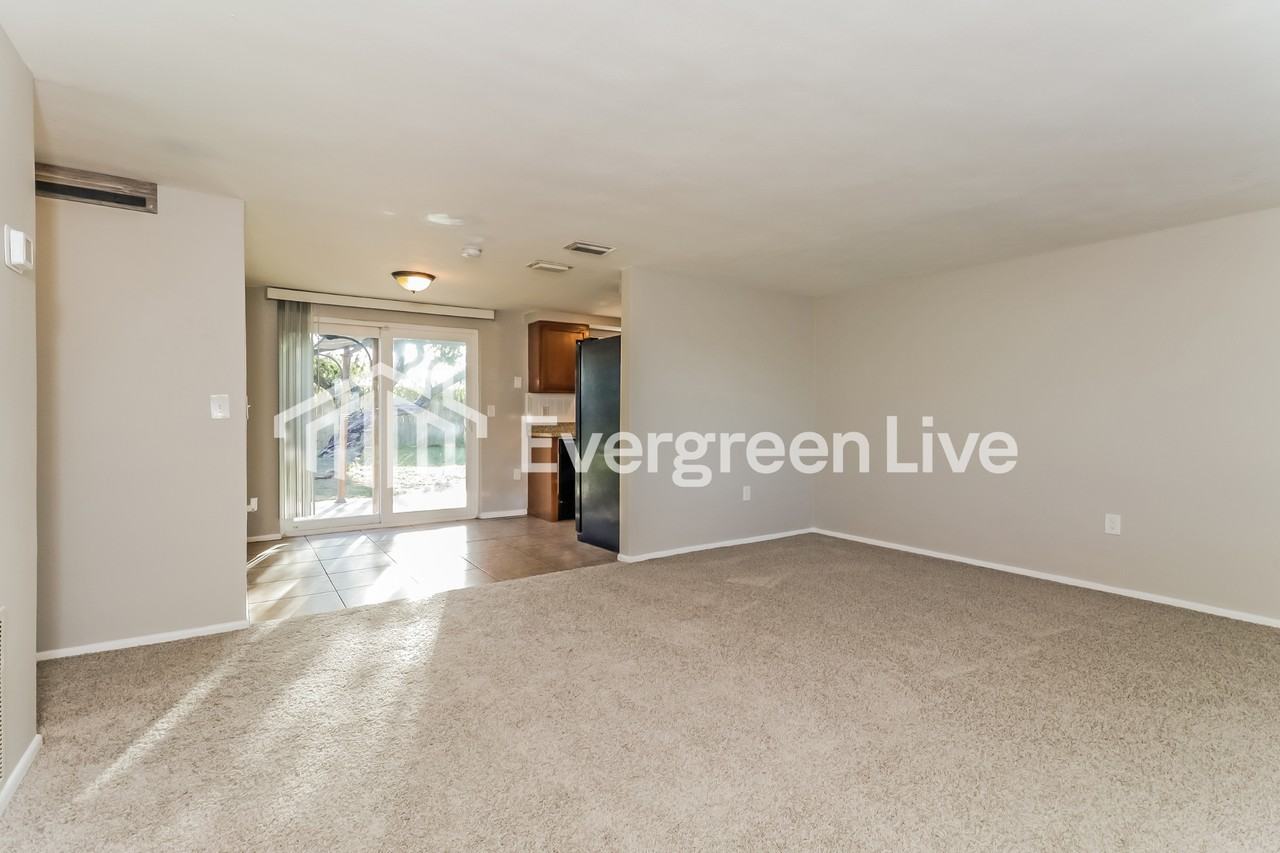 3430 Peterborough St - Photo 4 of 16