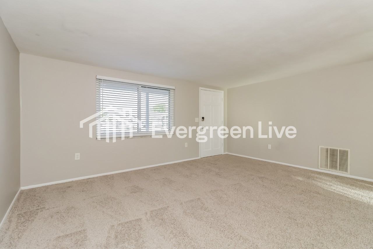 3430 Peterborough St - Photo 5 of 16