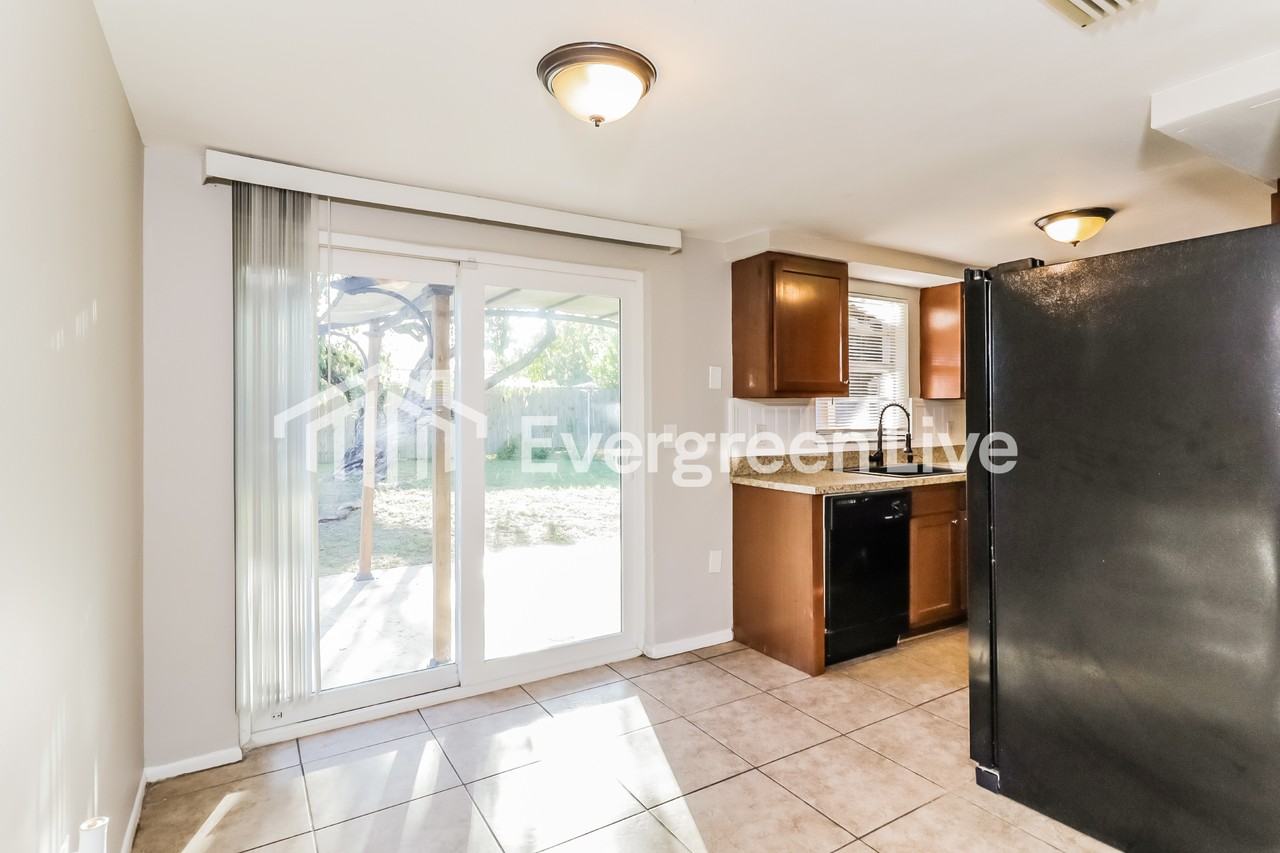 3430 Peterborough St - Photo 6 of 16