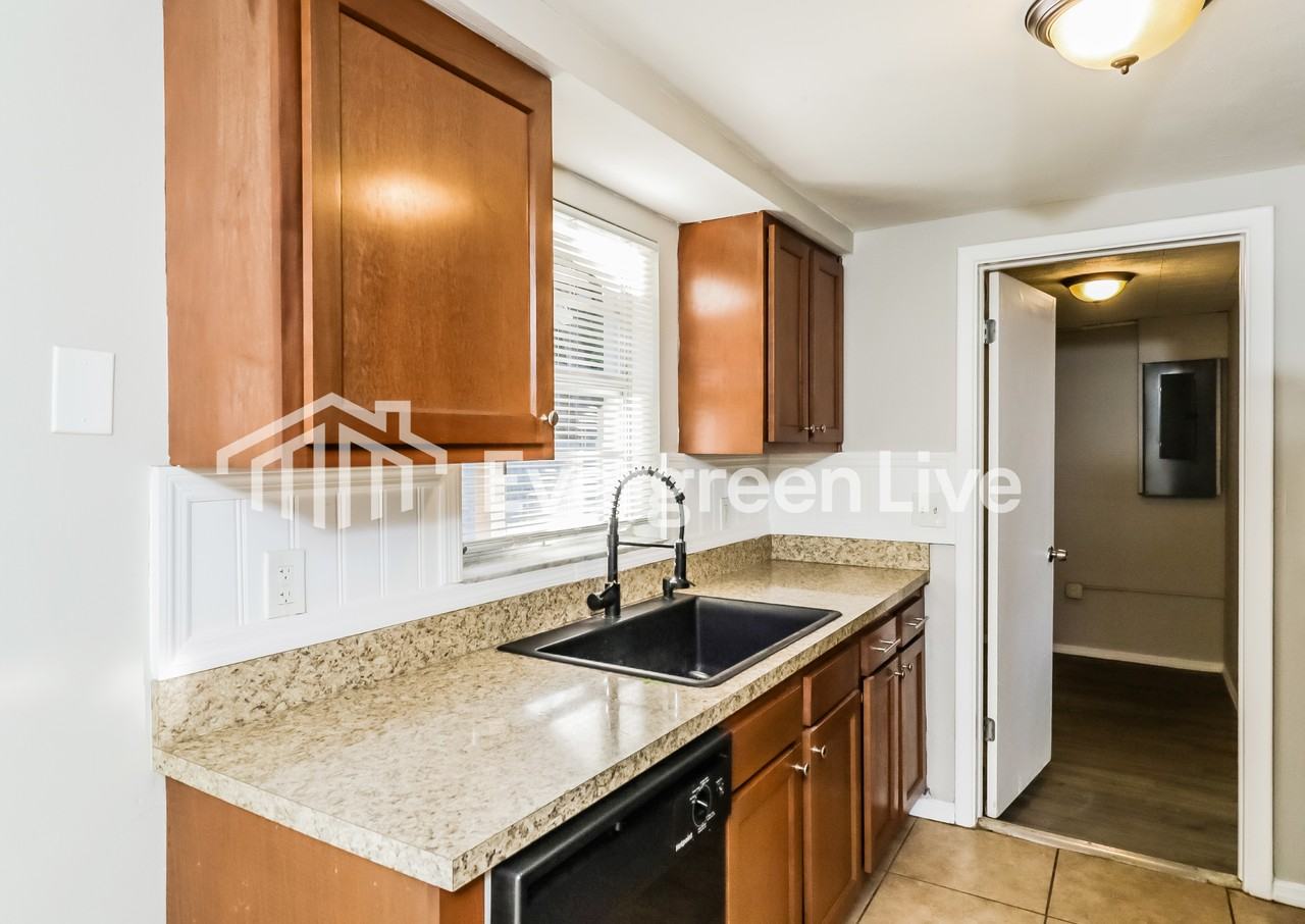 3430 Peterborough St - Photo 7 of 16