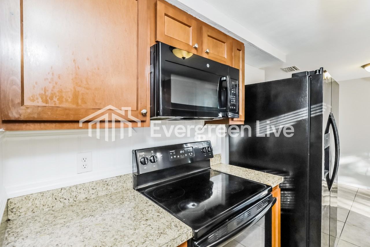 3430 Peterborough St - Photo 7 of 16