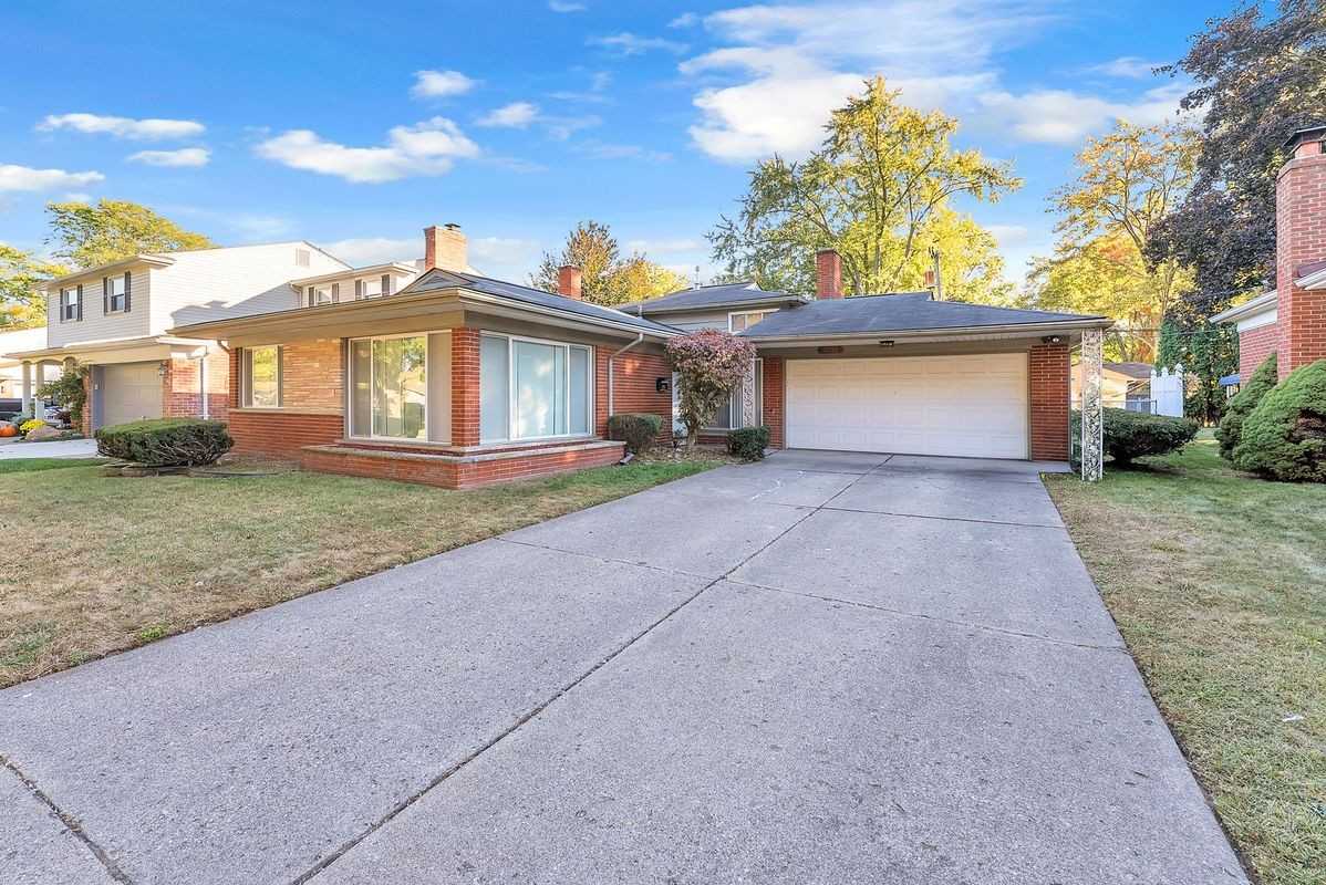 32725 Barkley St - Photo 3 of 18