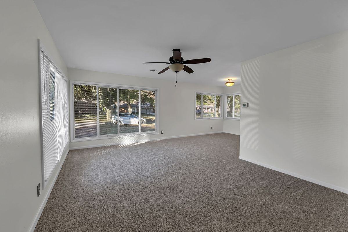 32725 Barkley St - Photo 5 of 18