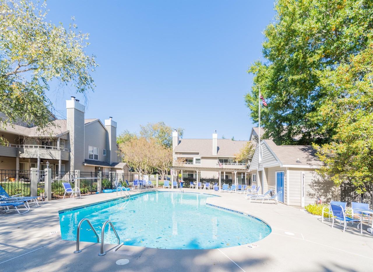 2539 Stockbridge Dr #1 - Photo 2 of 21