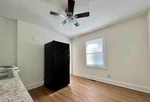 600 North Ave #B - Photo 6 of 12