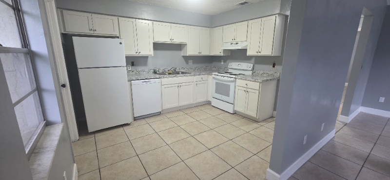 2417 Cedar Ave #B - Photo 3 of 12