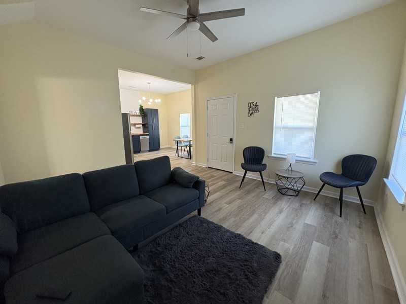 405 Bender St - Photo 2 of 8