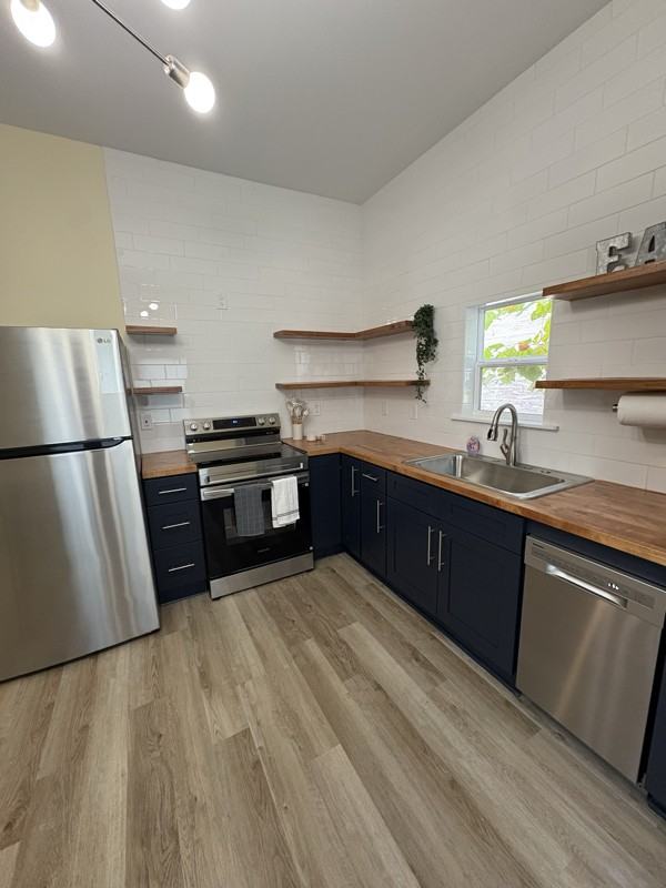 405 Bender St - Photo 3 of 8