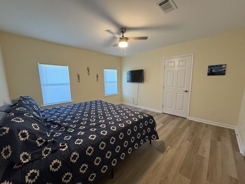 405 Bender St - Photo 4 of 8