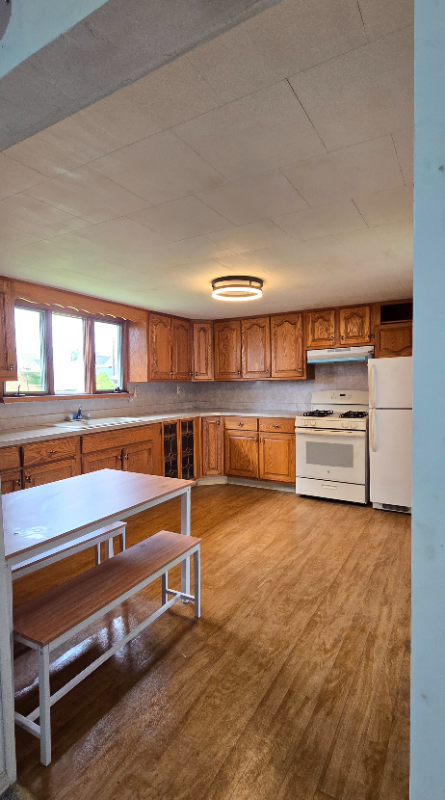 605 Mill St - Photo 2 of 20