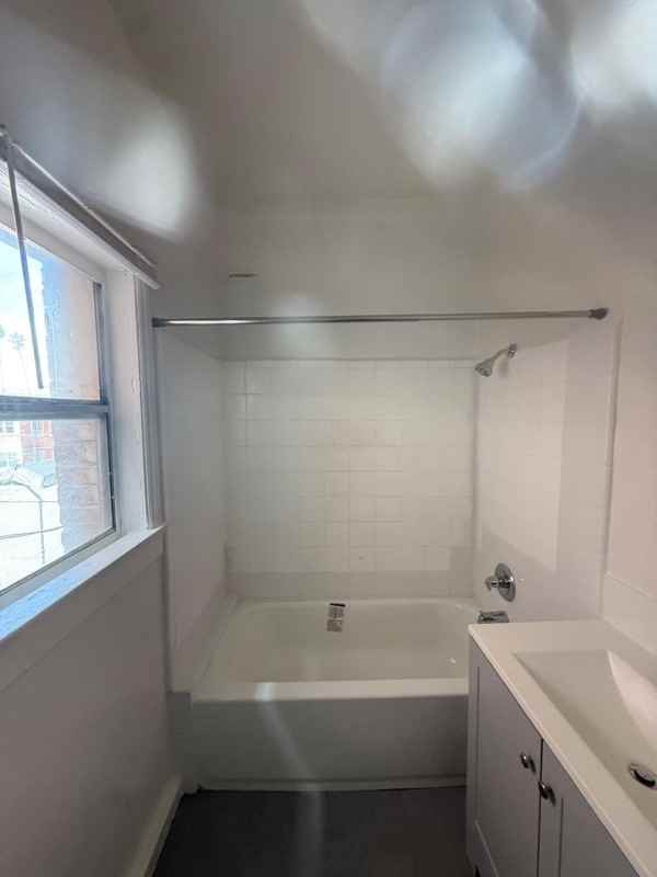 1117 S Norton Ave - Photo 3 of 10