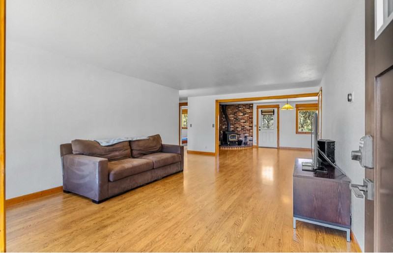 10883 Southview Loop Se - Photo 3 of 15