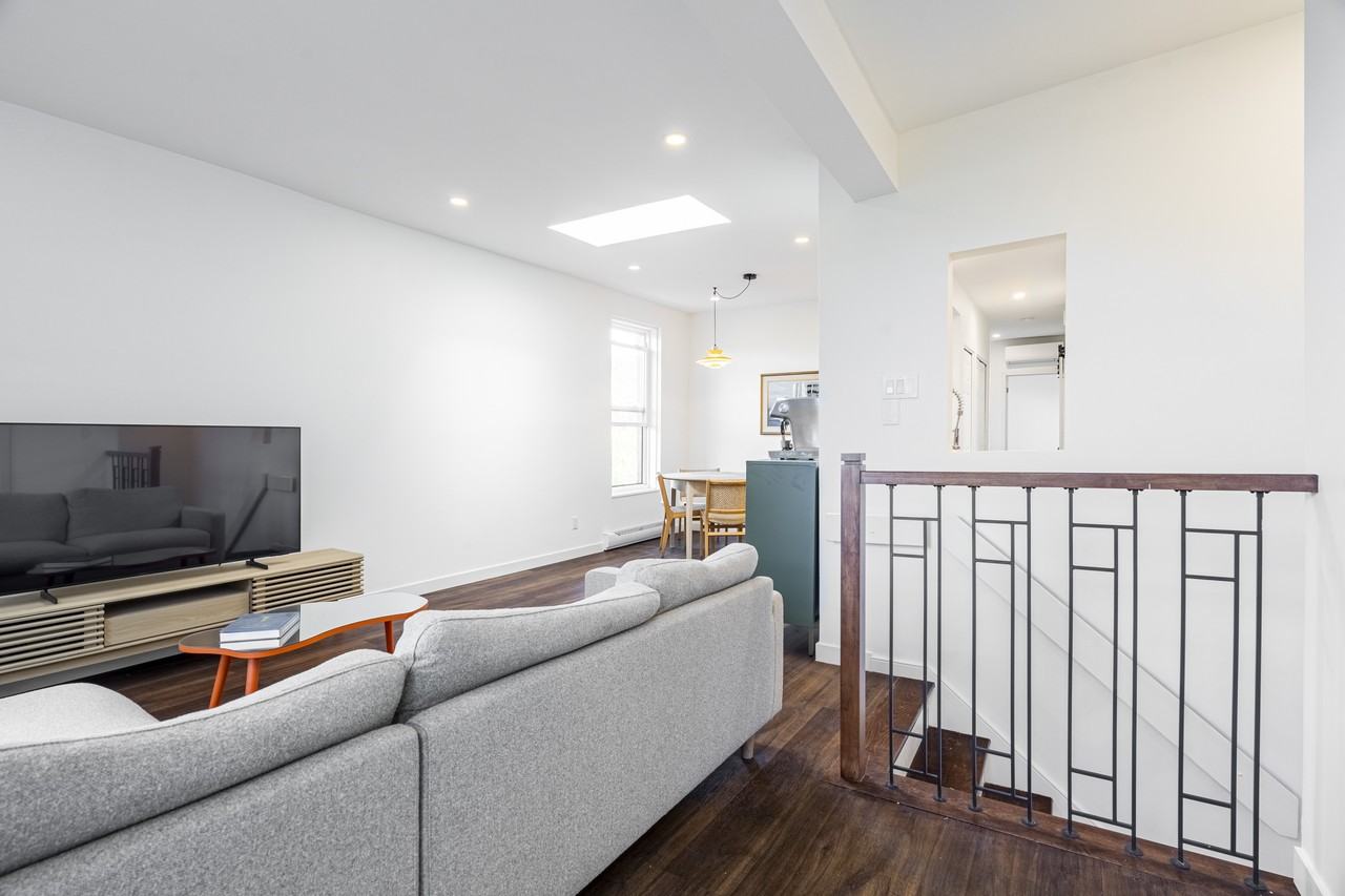 1039 Rue Saint-Philippe - Photo 2 of 23