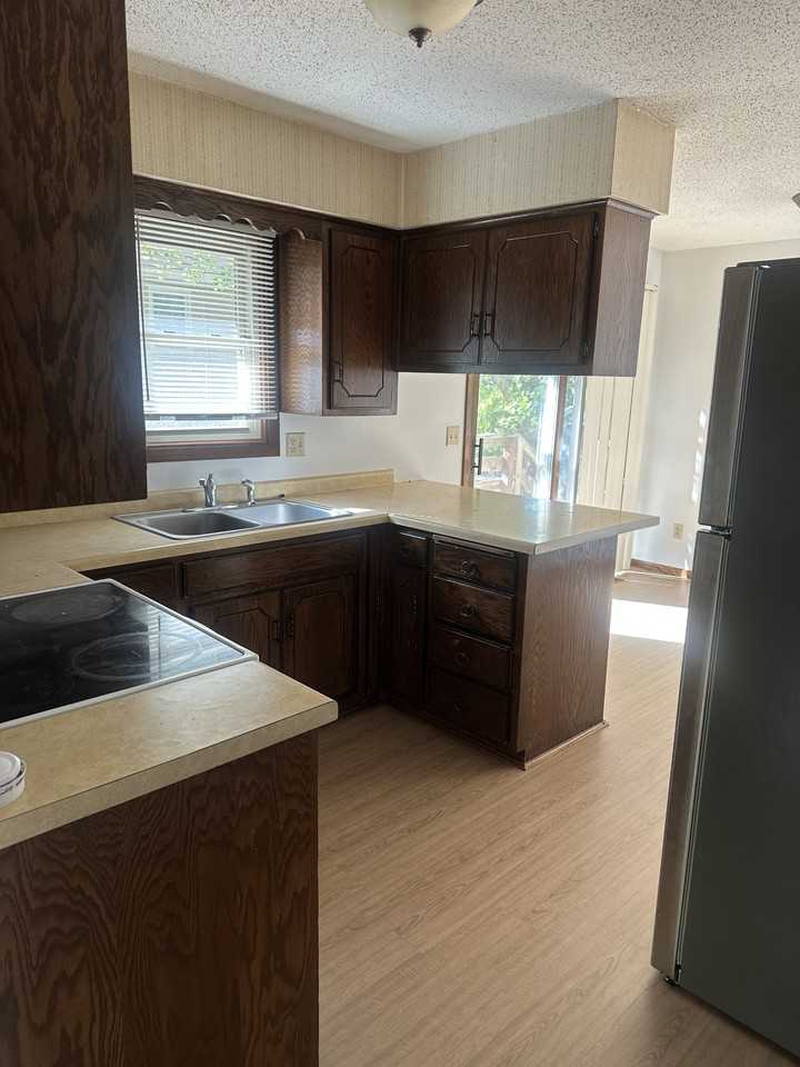 137 35th Ave N #NA - Photo 7 of 13