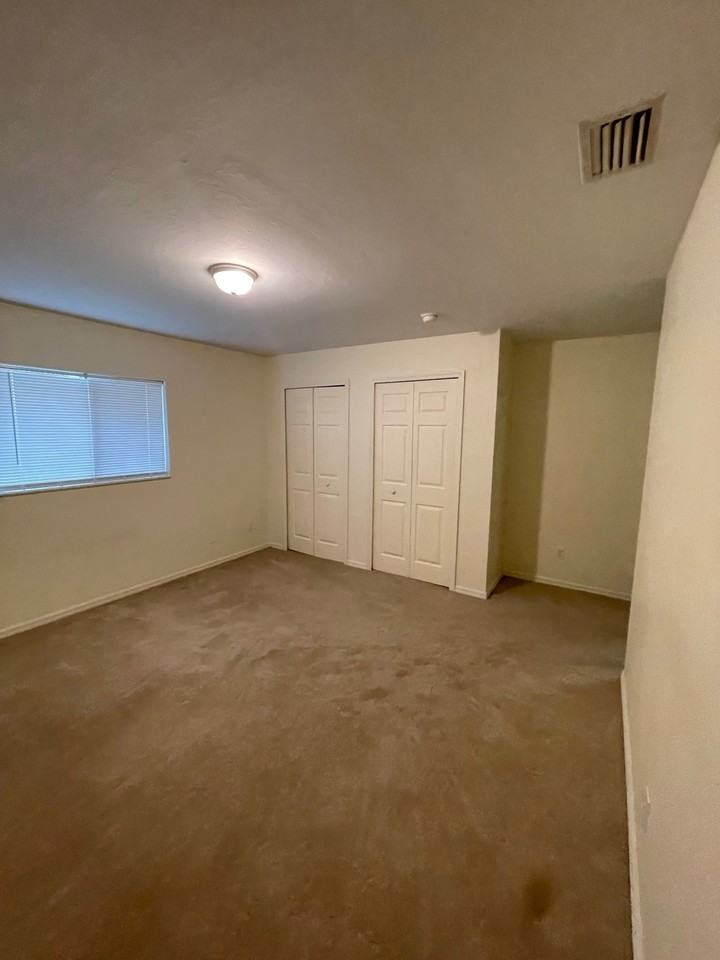 2434 Venice Ave N #2434 - Photo 6 of 7