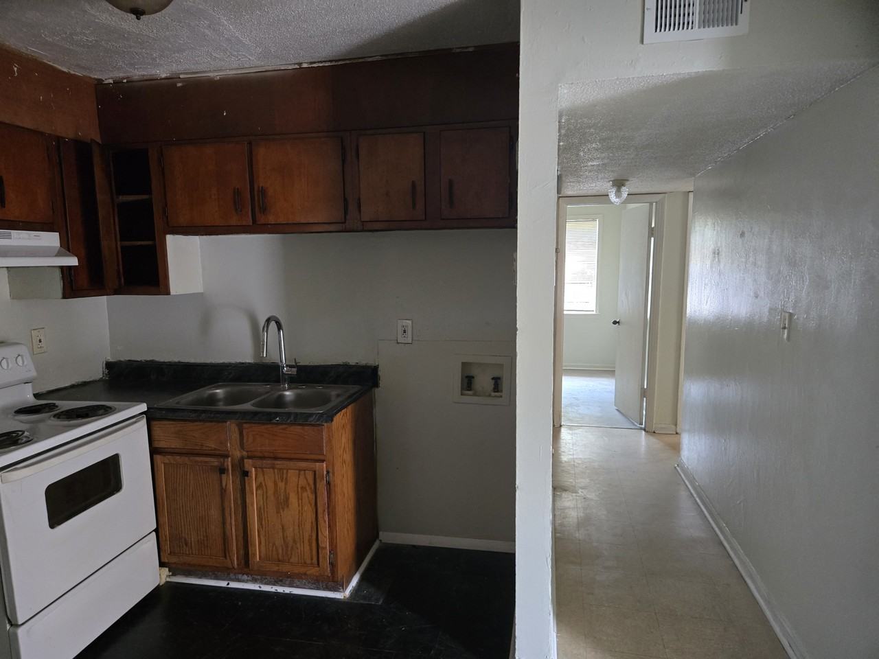 922 53rd St N #D - Photo 2 of 7