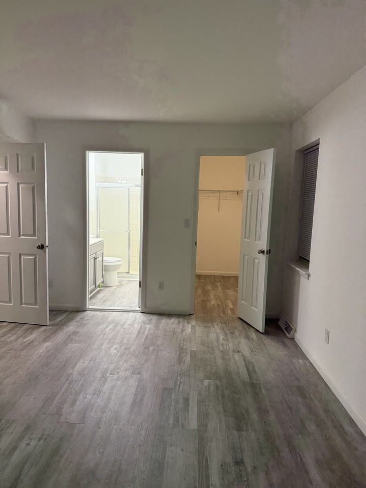 1 Oyster Bay Road #1B - Photo 3 of 7