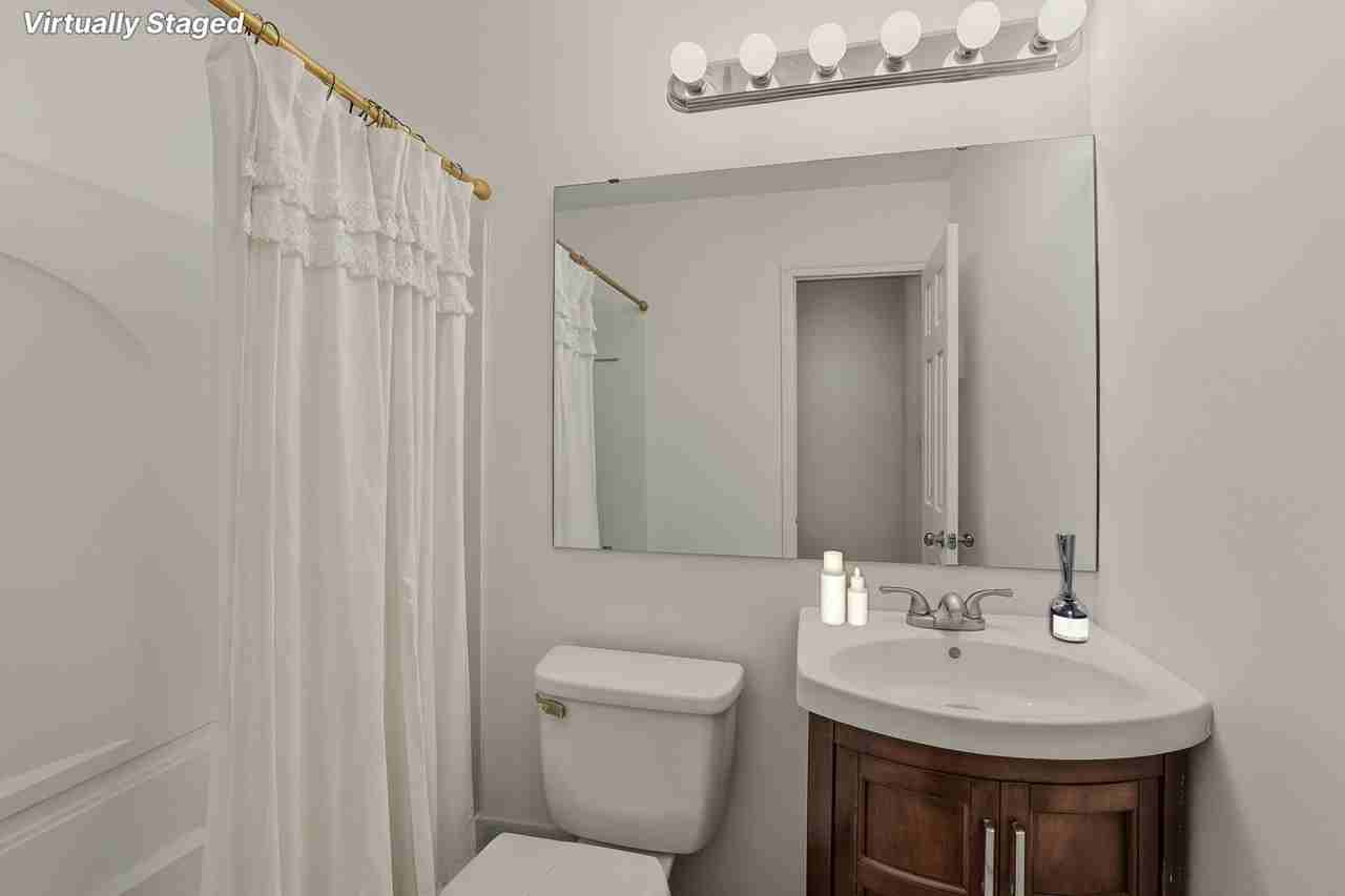 208 Juniper Dr - Photo 3 of 17