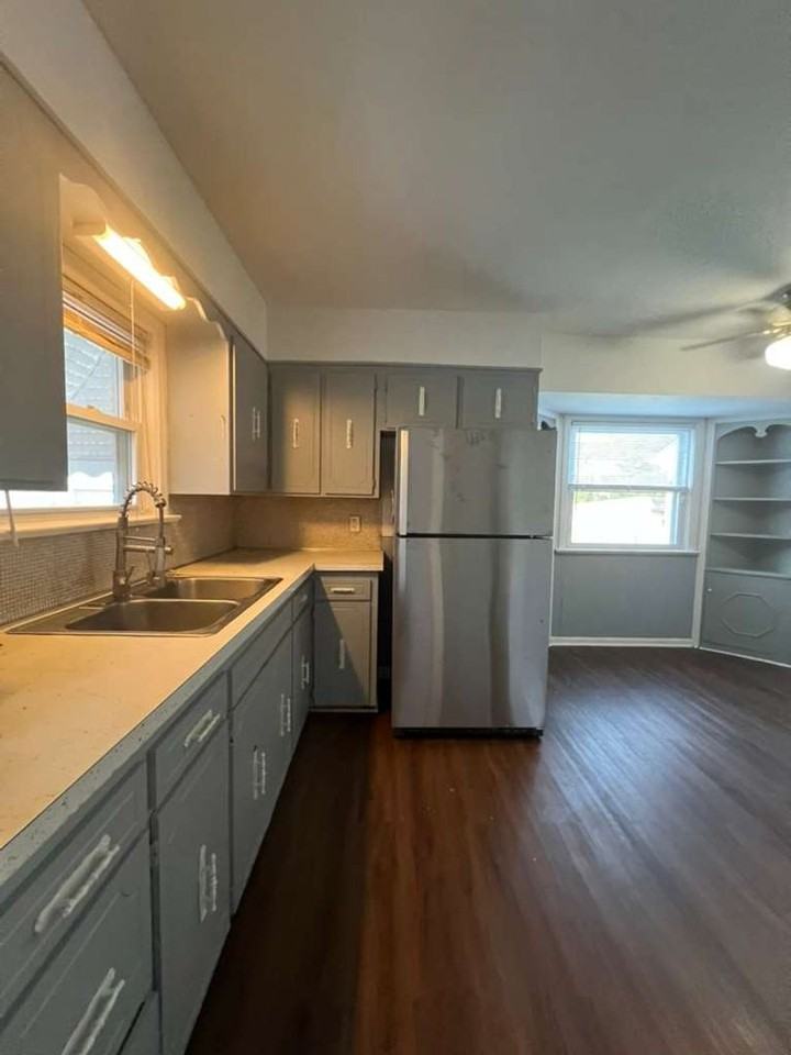 11215 Langton Ave - Photo 4 of 33