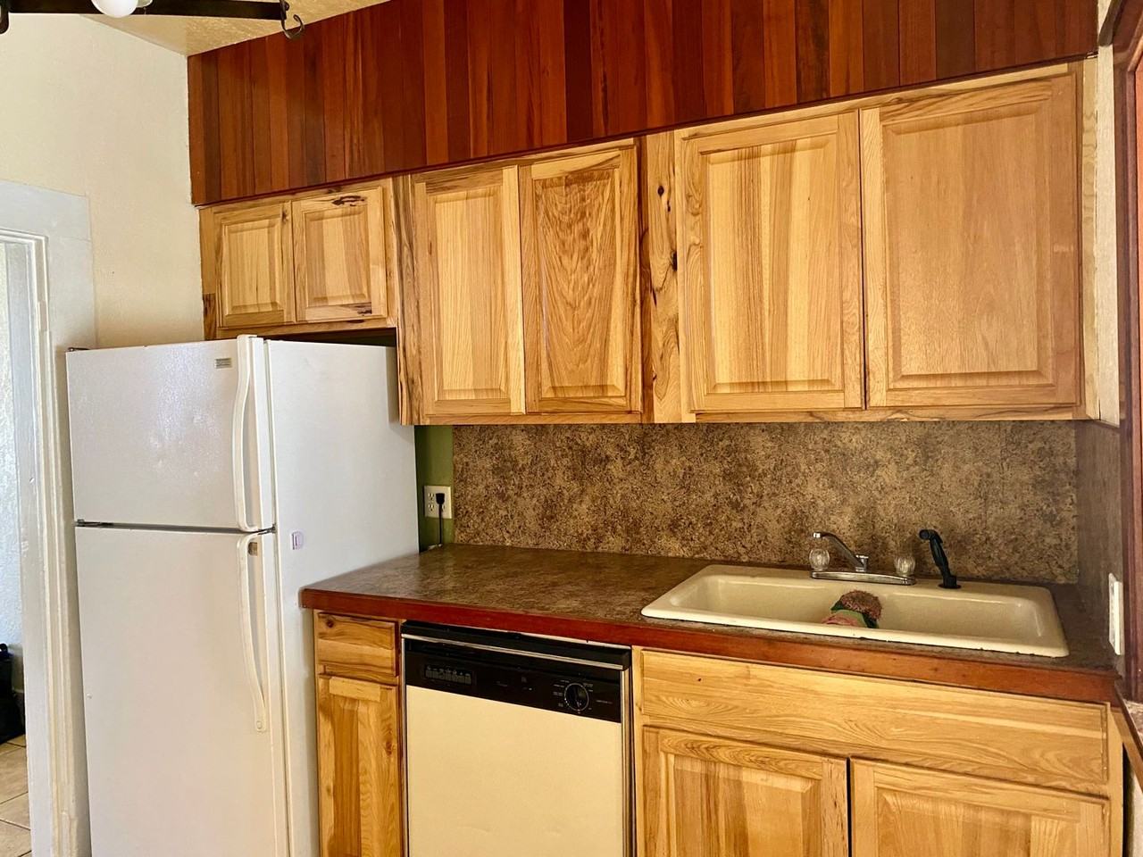 322 Lincoln St - Photo 3 of 20