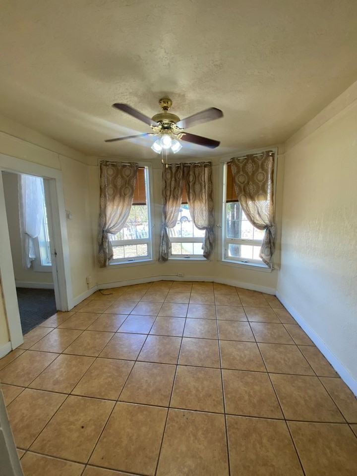322 Lincoln St - Photo 2 of 20